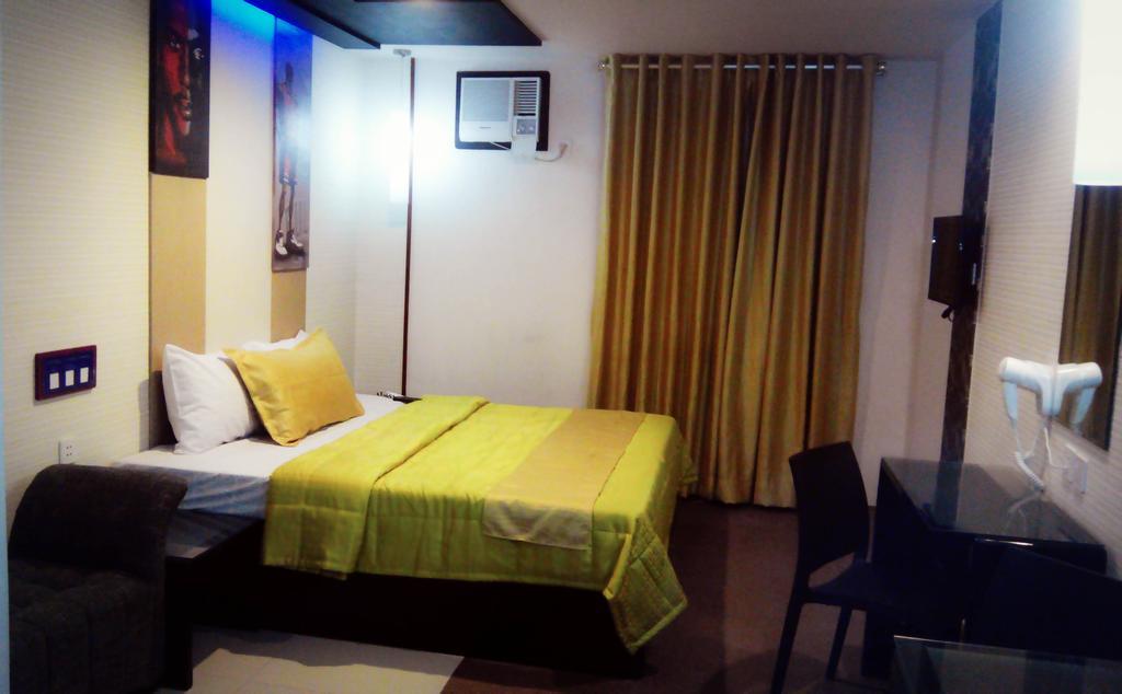 Icon Hotel North Edsa Кесон Сити Стая снимка