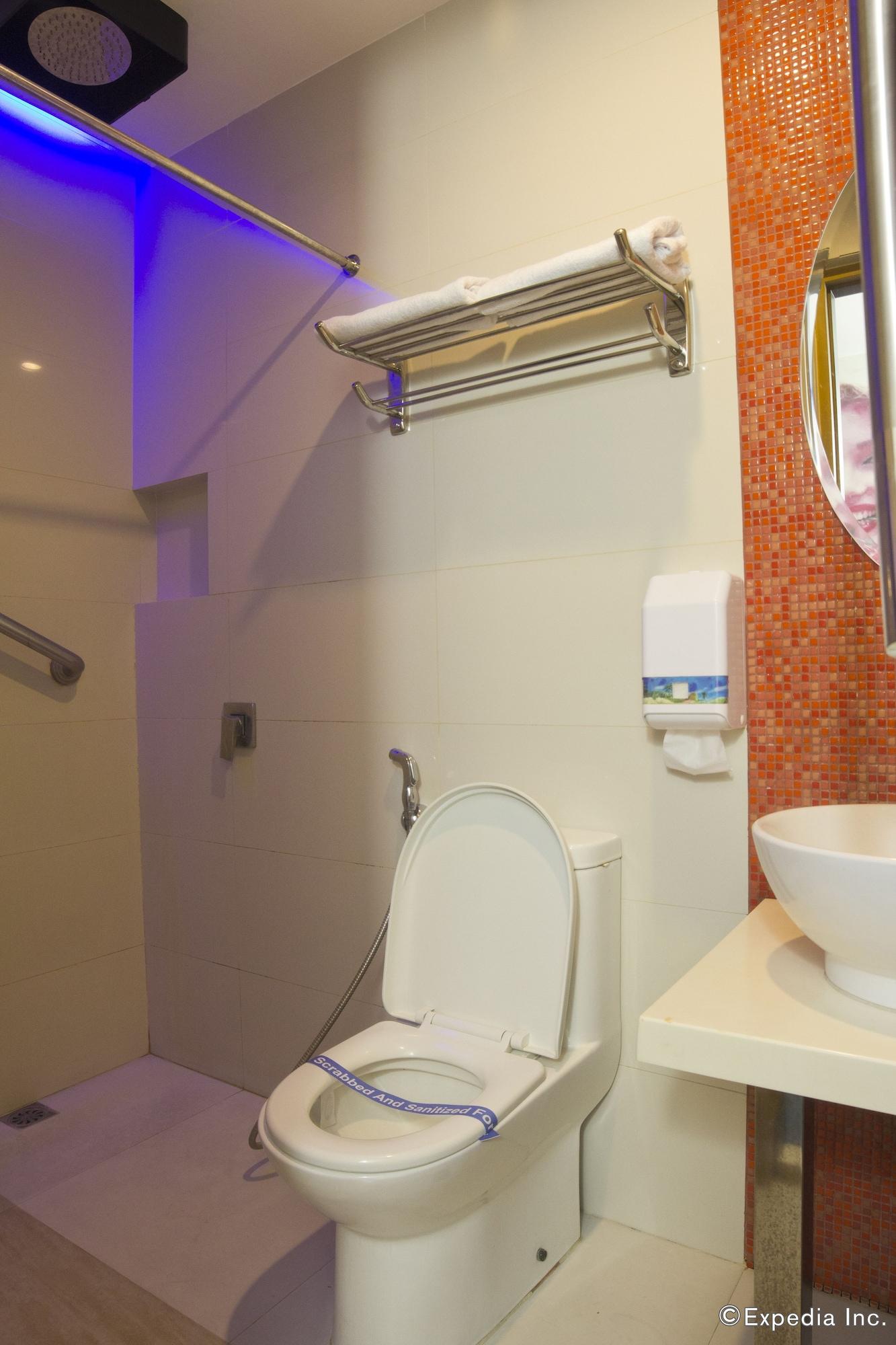Icon Hotel North Edsa Кесон Сити Екстериор снимка