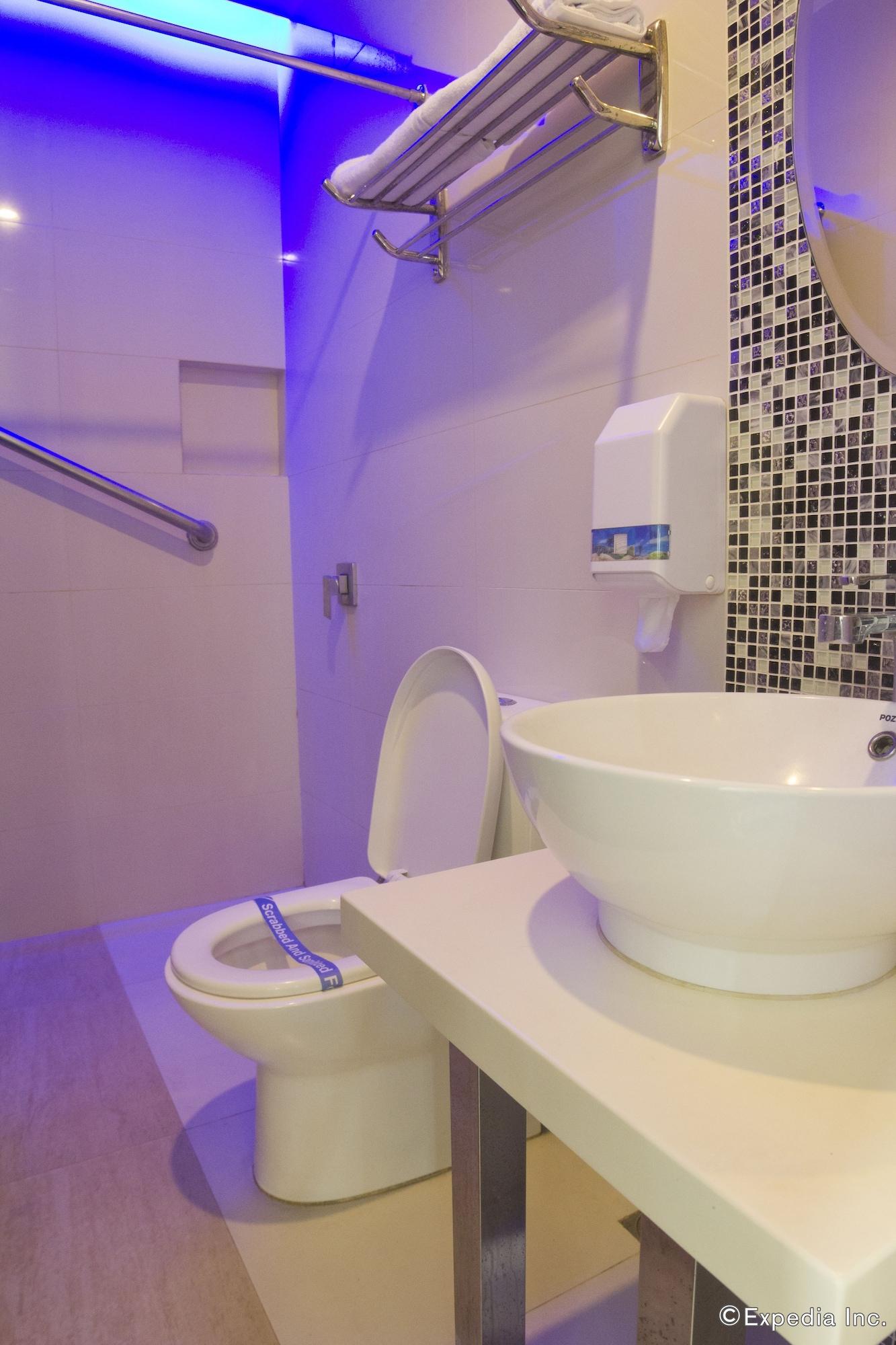 Icon Hotel North Edsa Кесон Сити Екстериор снимка