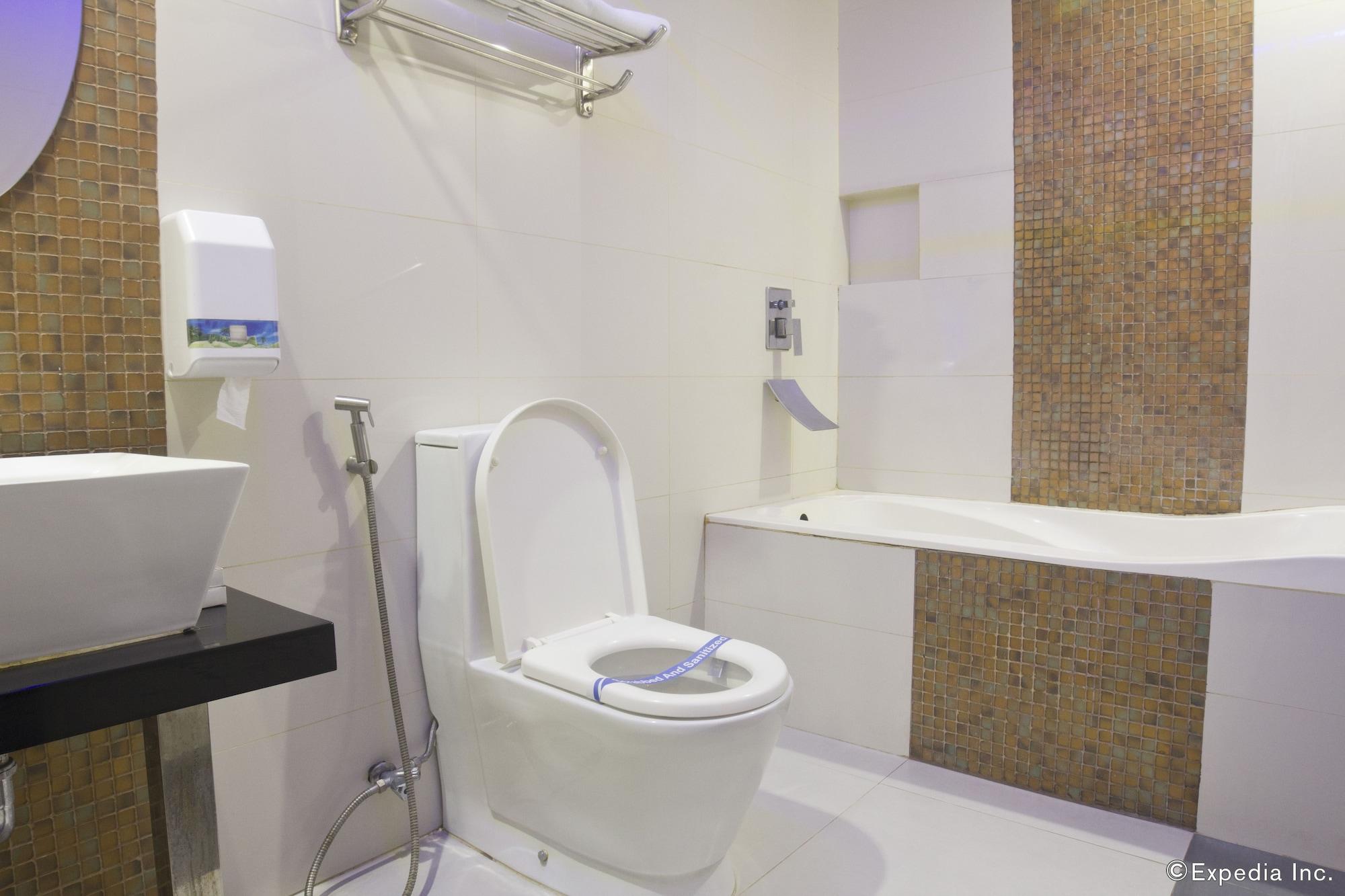 Icon Hotel North Edsa Кесон Сити Екстериор снимка