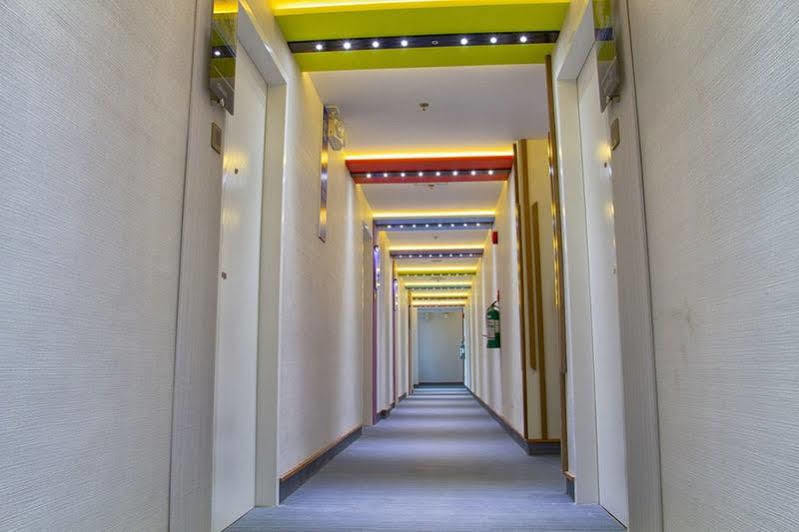 Icon Hotel North Edsa Кесон Сити Екстериор снимка